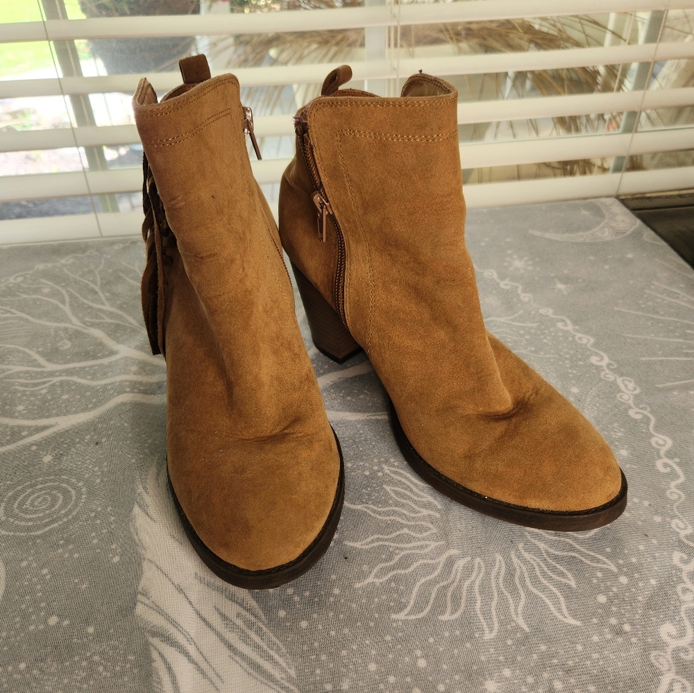 Women's RAMPAGE Ankle Boots Cowboy Faux Leather Fringe POW WOW Size 9
